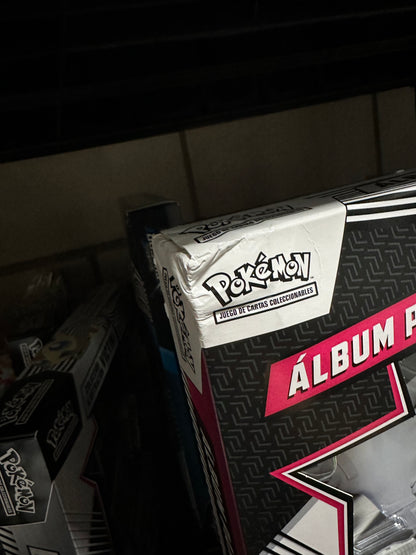 [OUTLET] Colección con Álbum de Llama Blanca (White Flare) -  Binder Collection Pokémon TCG Español (Caja dañada)