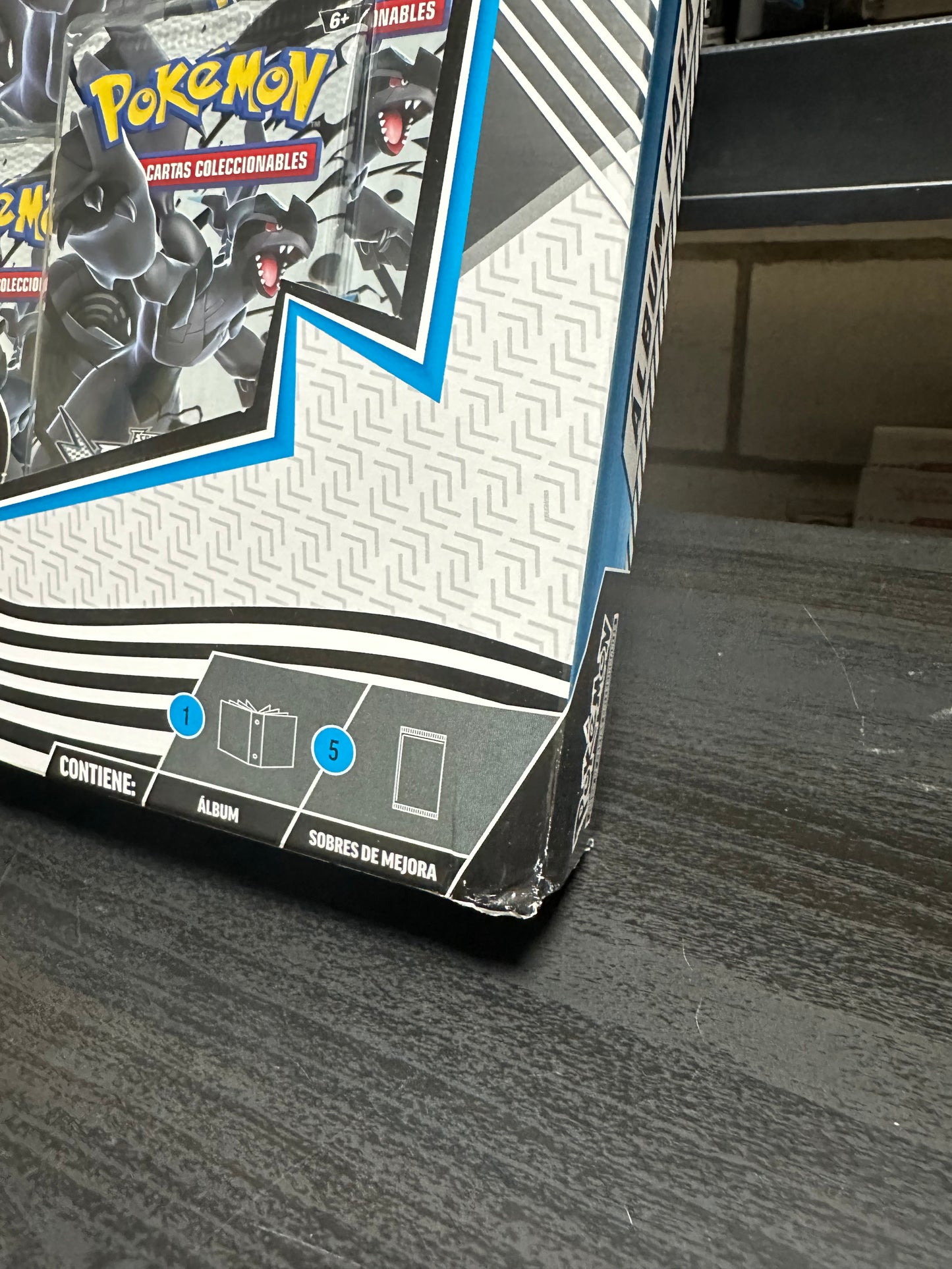 [OUTLET] Colección con Álbum de Fulgor Negro (Black Bolt)-  Binder Collection Pokémon TCG Español (Caja dañada)
